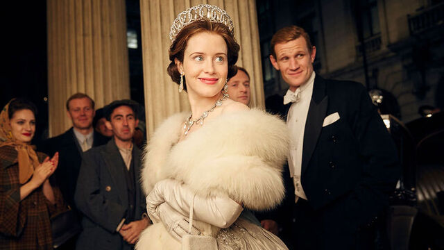 The Crown'ın kıyafet ve aksesuarları açık artırmada
