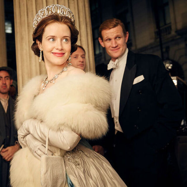 The Crown'ın kıyafet ve aksesuarları açık artırmada