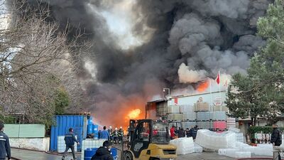 Boya ve parfüm fabrikasında yangın!