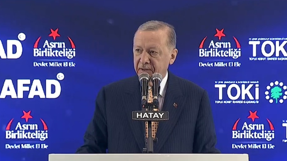 "Yıl sonuna kadar 200 bin evi teslim edeceğiz"