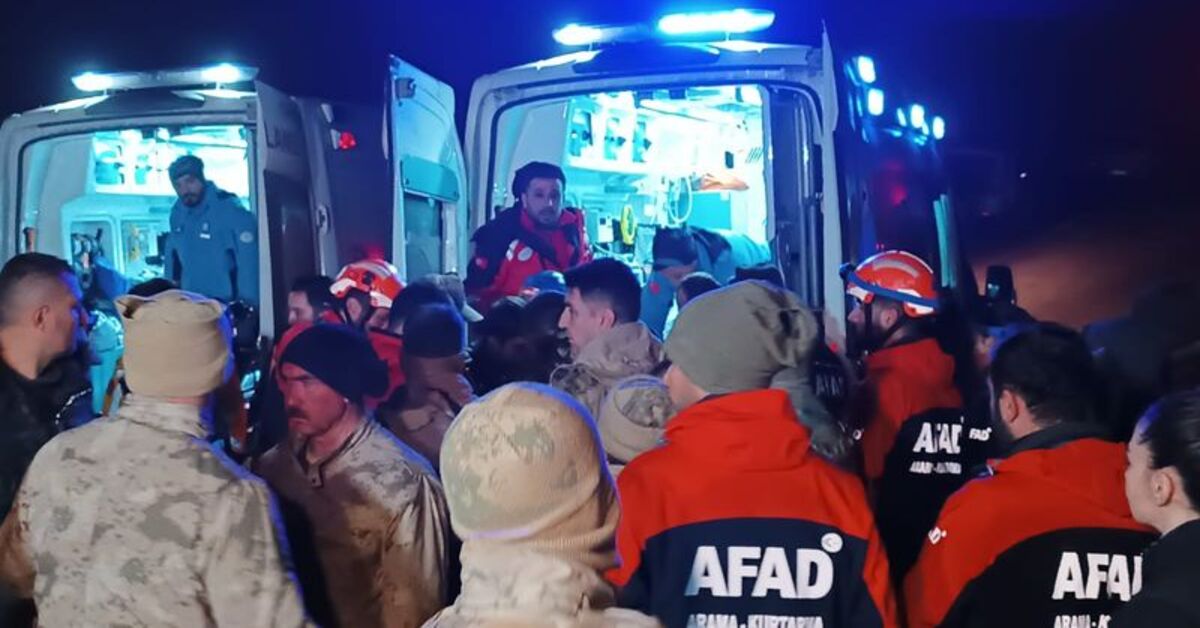 пилоты вертолета ка-52. экипаж ка 52. пилотирование вертолета. пилоты вертолета ка-52. летчик вертолета.