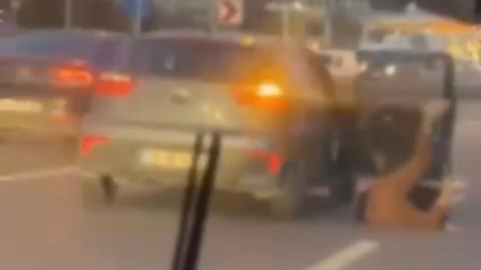 Otomobilden düşen kadını zorla araca bindirdi!