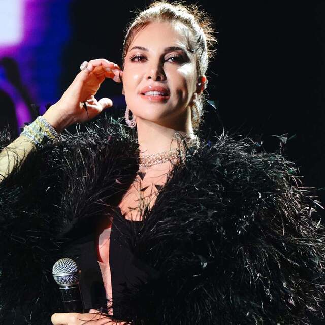 Ebru Yaşar'dan konserde 'Yoksun' sürprizi