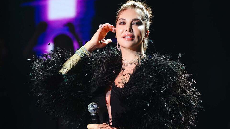 Ebru Yaşar'dan konserde 'Yoksun' sürprizi