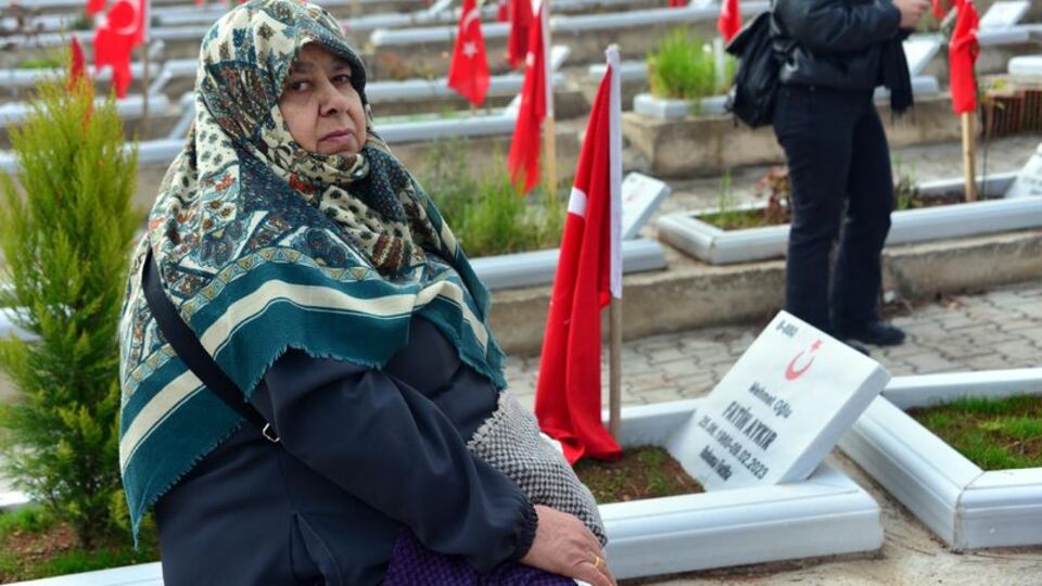 Depremzede Ayşe teyze: Cenazeleri bulduğumuza şükrettik