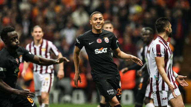 Vinicius'tan gollü siftah!