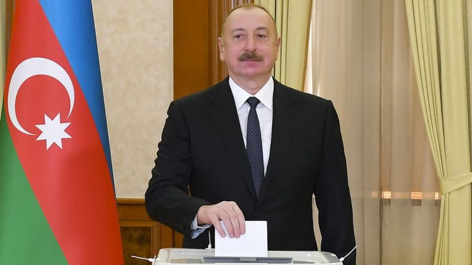 Aliyev 10 kişiden 9'unun oyunu aldı