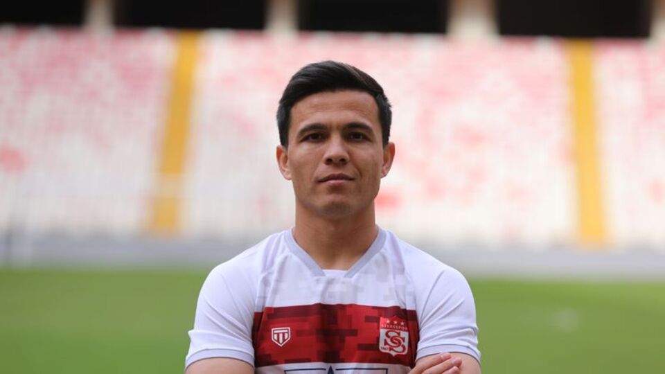 Azizbek Turgunboev resmen Sivasspor'da