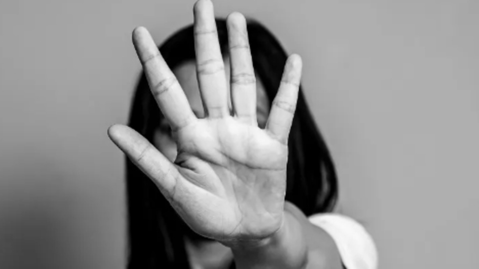 Engelli kuzene cinsel saldırı! Skandal indirim!