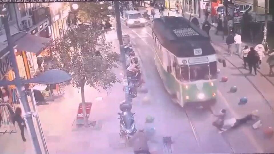 Torununu kurtarmak için atlayan kadın öldü