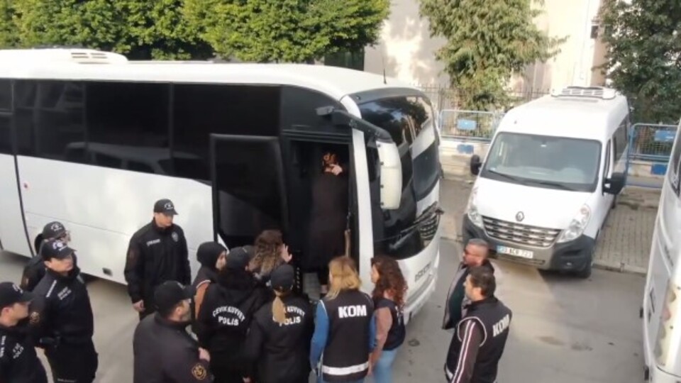 49 kaçakçı, 142 göçmen yakalandı