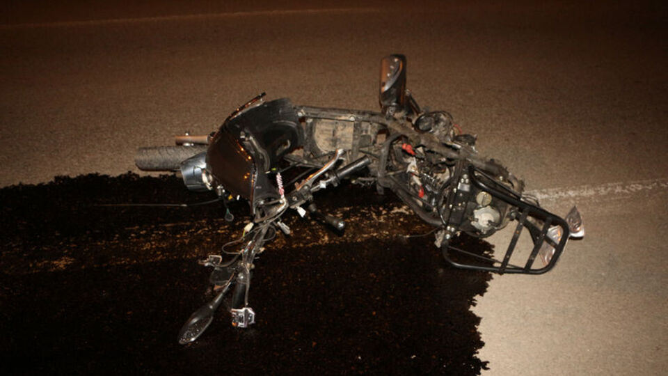 Otomobil motosiklete çarptı: 2 ağır yaralı