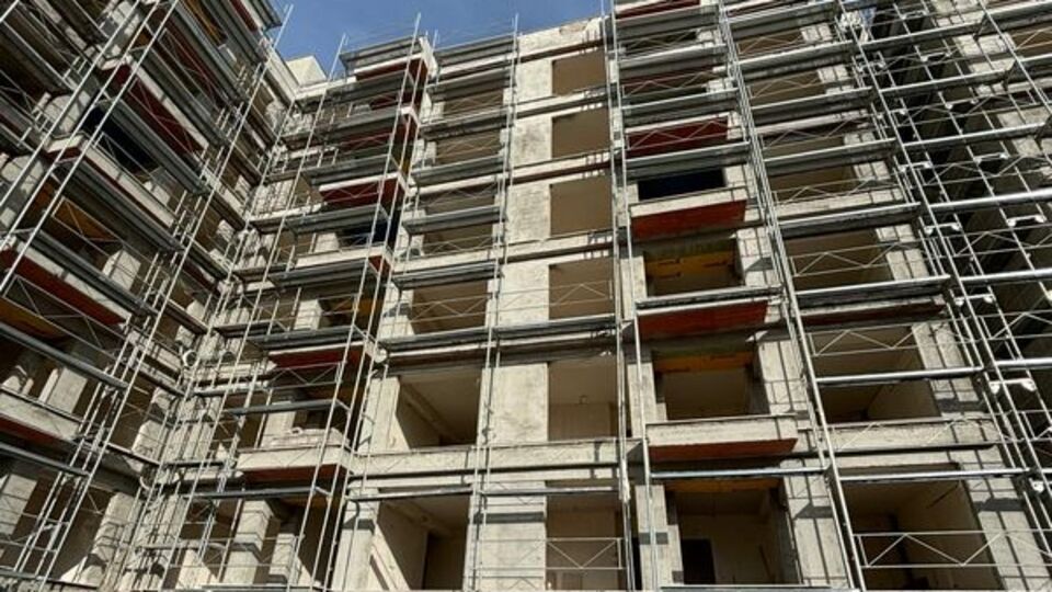 İnşaatın 6. katından düşen işçi öldü