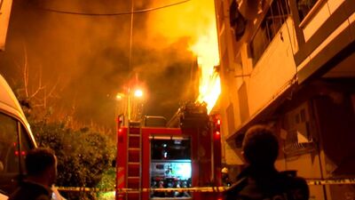 Esenler'de binanın çatı katında yangın çıktı