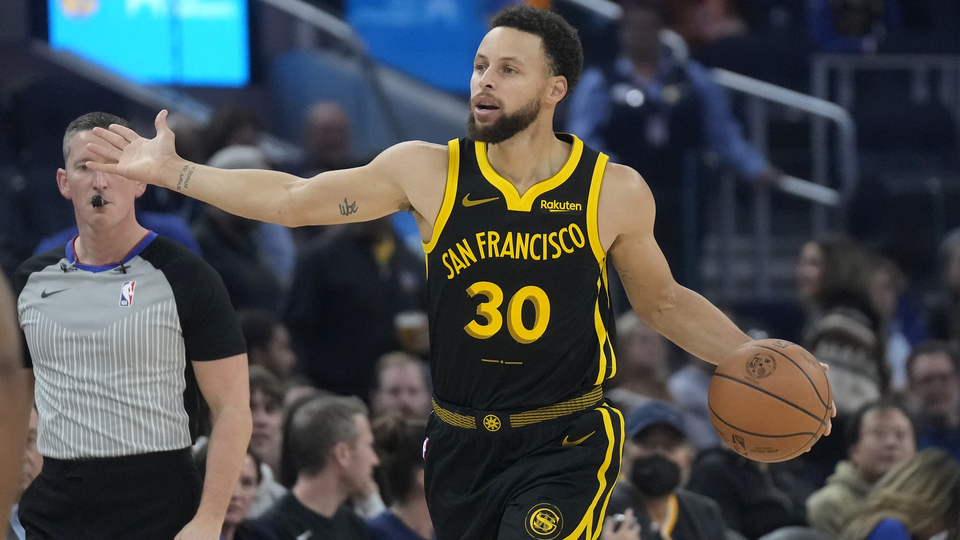 Curry son saniye basketiyle yıktı!