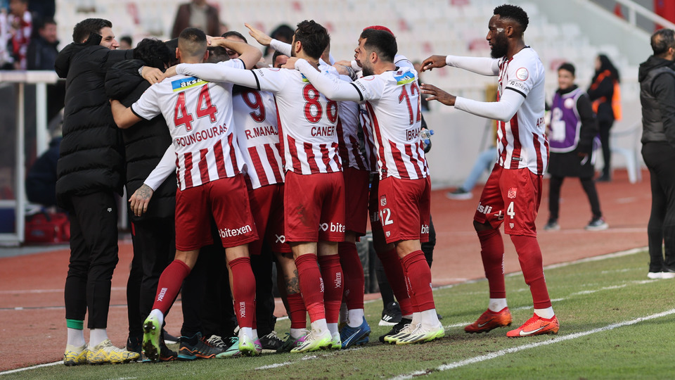 Sivasspor 1 attı 3 aldı!