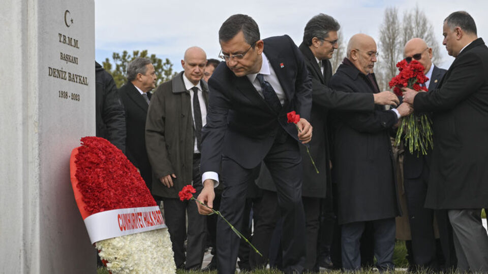 Deniz Baykal, mezarı başında anıldı
