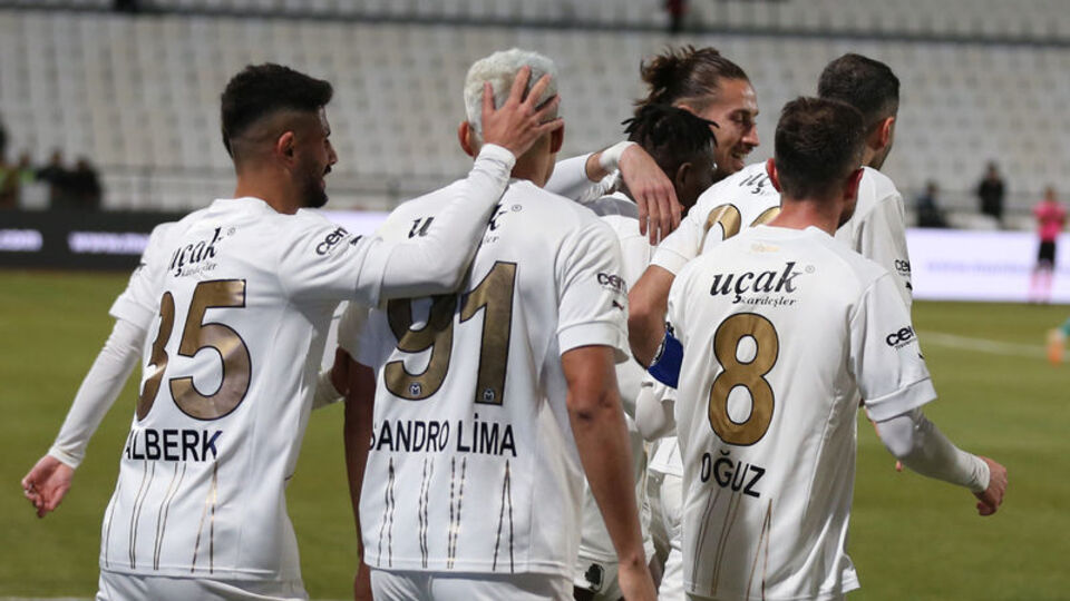 Manisa 3 puanı 2 golle aldı