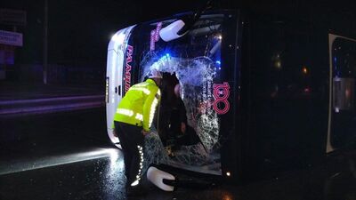Yolcu otobüsü devrildi! Ölü ve yaralılar var!