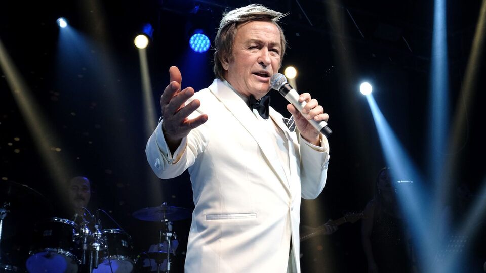 Erol Evgin'den erken Sevgililer Günü