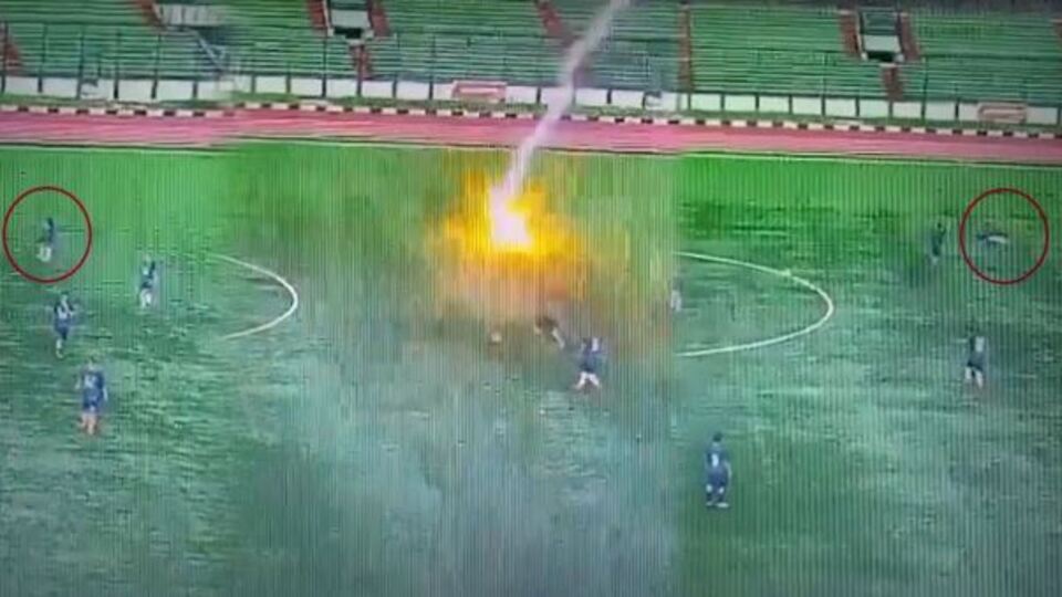 Yıldırım çarpan futbolcu hayatını kaybetti!