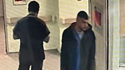 Ameliyat elbisesi giyip hastaneden kaçtı!