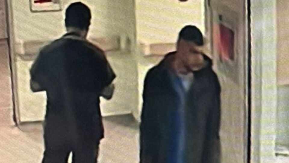 Ameliyat elbisesi giyip hastaneden kaçtı!