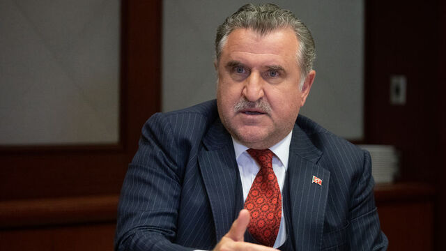 Bakan Bak'tan milli haltercilere tebrik