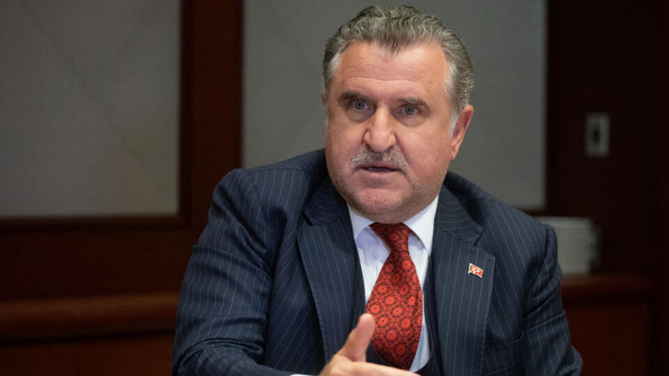 Bakan Bak'tan milli haltercilere tebrik