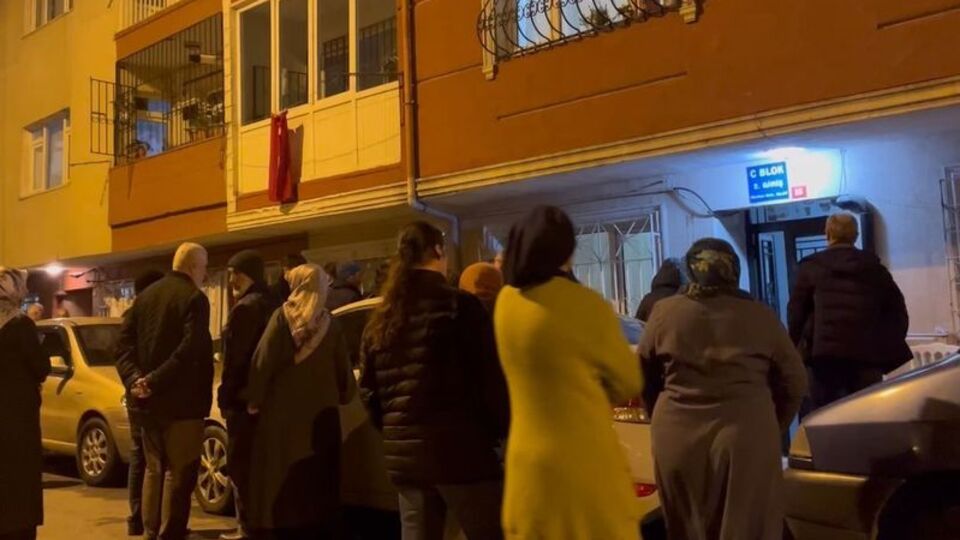 Annesini bıçaklayarak öldürdü!