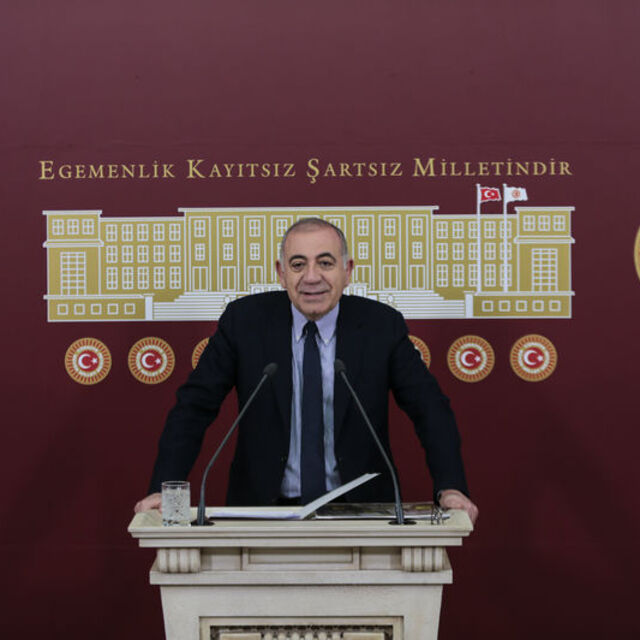 Gürsel Tekin CHP'den istifa etti