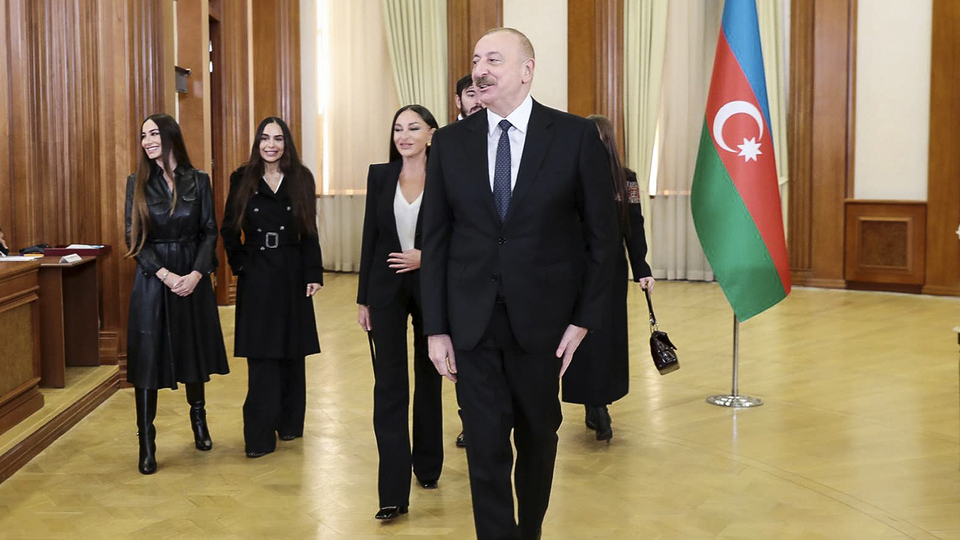 Aliyev yemin ederek görevine başladı