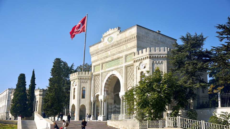 Üniversitede ziyaretçi tartışması