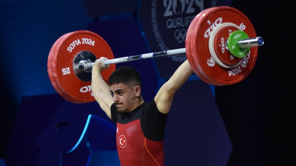 Milli halterci Kaan Kahriman Avrupa şampiyonu!