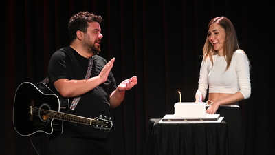 Sevgililer Günü'nü sahnede kutladılar