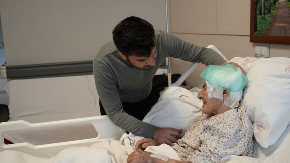 112 yaşında beyin ameliyatını atlattı