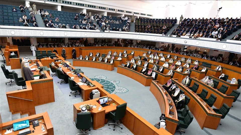 Kuveyt Emiri Sabah, Meclis'i feshetti