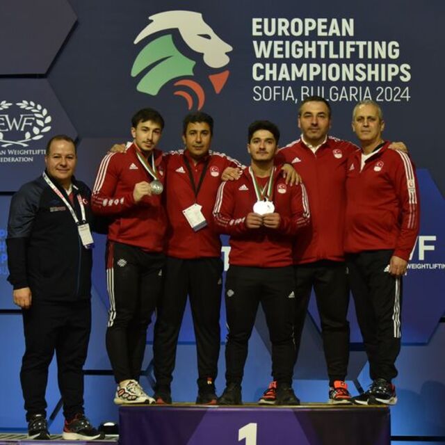 Milli Halterci Özbek'ten 2 gümüş madalya!