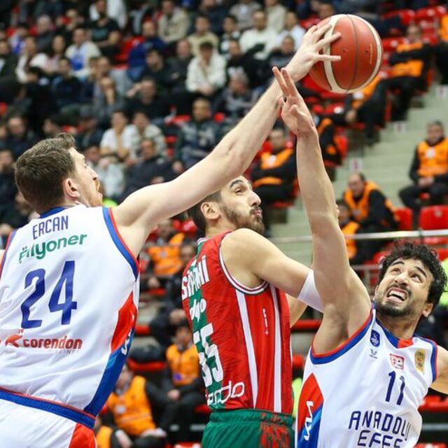 Kupada ilk finalist Anadolu Efes