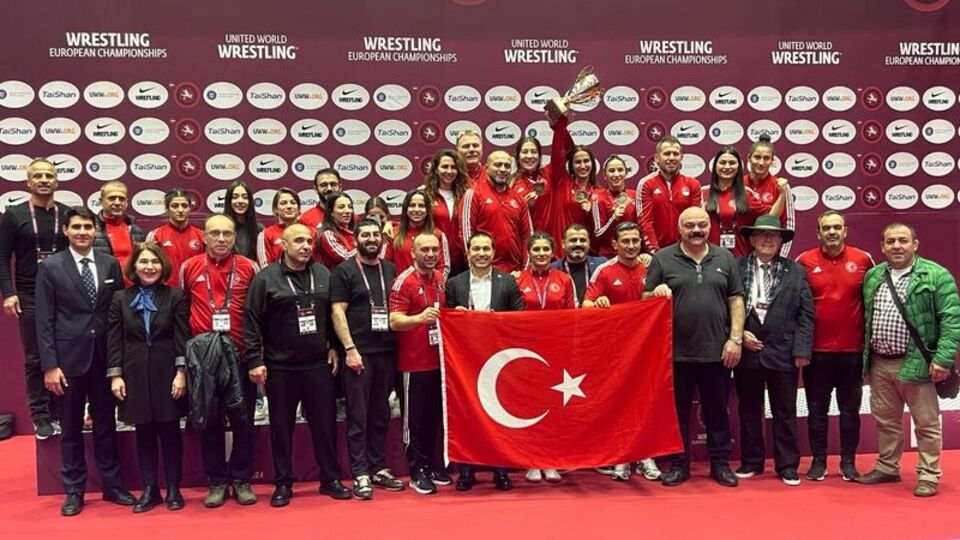 Kadın güreşçiler Avrupa ikincisi!