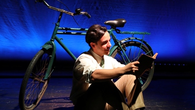 Bir İzmir hikayesi: 'Maviydi Bisikletim'