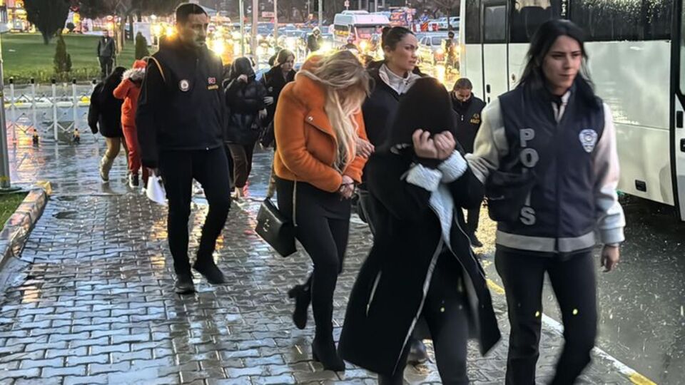 Masaj salonuna baskın! 12 kişi tutuklandı!