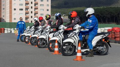 Yeni motosiklet sürücülerini eğitecek