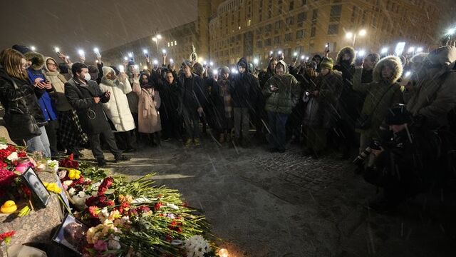 Navalny'i anma töreninde yüzlerce kişi gözaltına alındı