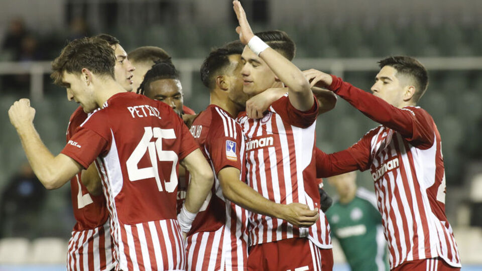 Olympiakos, PAOK'u sahadan sildi!