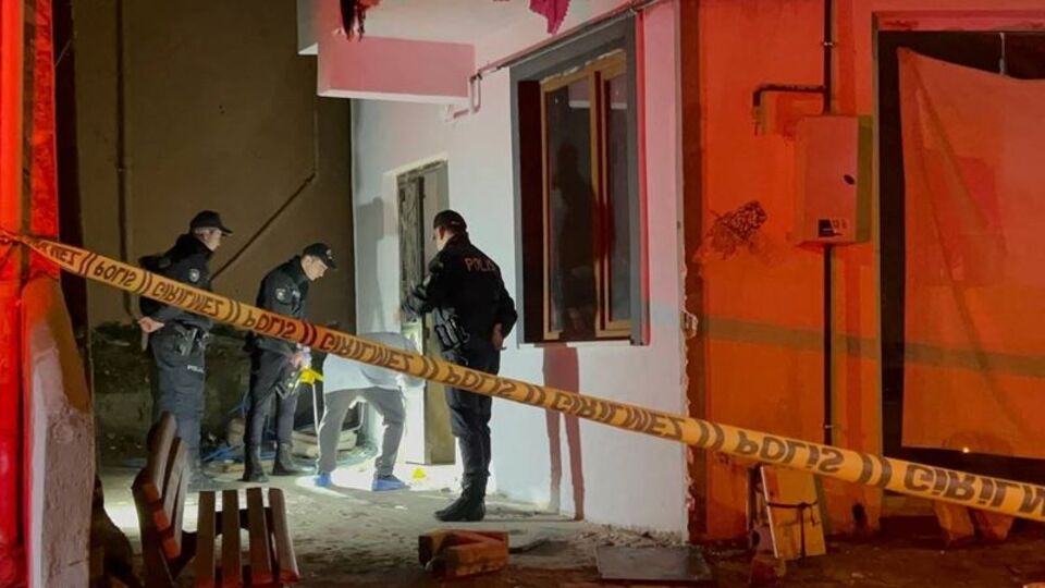 Husumetli aileler düğünde birbirine girdi