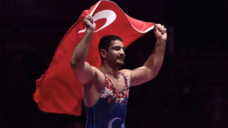Güreş Şampiyonası'nda Türkiye rüzgarı esti