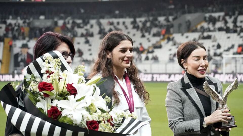 Beşiktaş'tan Nesrin Baş'a jest