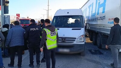 Minibüs ile TIR çarpıştı: 14 yaralı