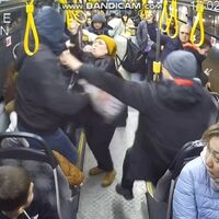 Otobüste yer isteyen kadına yumruklu saldırı